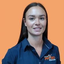 Nicole Grimshaw's Instagram, Twitter & Facebook