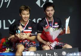 Marcus gideon sudah banyak berpasangan dengan berbagai atlet entah di pelatnan maupun non pelatnas, terakhir dia sempat dipasangkan dengan markis kido dan meraih prestasi yang pada akhirnya kembali ditarik ke pelatnas setelah sebelumnya mengundurkan diri karna alasan tertentu. Kevin Marcus Duo Minions Andalan Indonesia Cerita Inspirasi Biografi Profil Kenangan Com