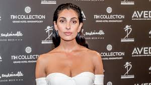 Саша лусс, хелен миррен, люк эванс и др. Anna Nooshin Quits The Vlog My Life Is Not Worth It