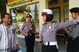 Sederhana dalam ucapan tapi hebat dalam. Pengunjung Polres Pekalongan Kaget Disambut Para Polwan