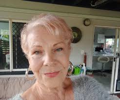 Hi!!! Does anyone specialize in pixie, bixie or bob hairstyles? Please  don't comment unless you absolutely nail the hair cut because I'm NOT  trying to look like lord far quad here. To