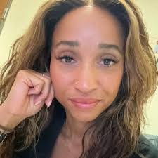 Shellie Foster's Instagram, Twitter & Facebook