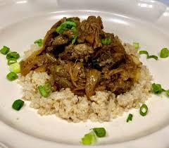 Sofríelos junto con los ajos laminados en una sartén con un poco de aceite de oliva. Higaditos De Pollo En Salsa De Vino La Noticia