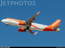 In fact, they have less room, because of a kind of wall just in front of the seats: Oe Icr Airbus A320 214 Easyjet Europe Noamh Jetphotos