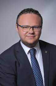 Nyní působí v jedné společnosti, alza.cz a.s. Rene Zavoral Wikipedie