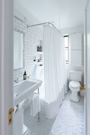 75 First Couple Apartment Decorating Ideas In 2020 Small Apartment Bathroom Bathroom Decor Apartment Bathroom Design