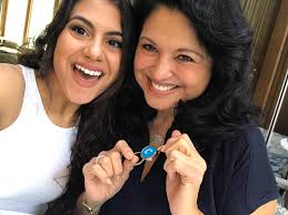 Dolores Cantu said "WILL YOU BE MY VALENTINE"