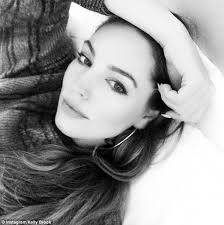 Kelly Brook in leather trousers for androgynous look