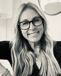 Jessica Sells's Instagram, Twitter & Facebook