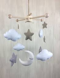 Eine wickelecke fur die kleine madame lybstes. 1001 Kreative Ideen Wie Sie Ein Mobile Selber Basteln Selber Basteln Mobile Basteln Kreative Ideen