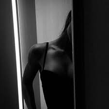 Black And White Photography People Full Body I Adore This Picture Blackandwhiteportraitphoto Black And White Portraits Black And White Aesthetic White Photography