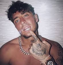 He grew up with his siblings and colleagues in the street of london. Stephen Bear Arrested At Heathrow Airport On His Birthday Mirror Online