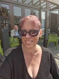 Hi everyone. William Tyler, Yardley, table 208. Child free till tomorrow so  out for a while, enjoying the sun finally. Don't drink lager, wine or plain  cider but grateful for anything else,