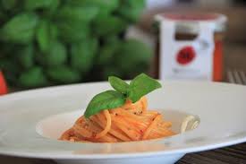 Spaghetti Sauce Poivron Et Mascarpone En 2020 Sauce Poivron Recette Italienne Spaghetti
