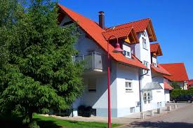 Ideal for two players or more, this comfy and functional house has only one bedroom but the attic offers enough space to add beds/sleeping bags or more stora. Ferienwohnung Ambiente Rust Ferienwohnungen Am Europa Park Rust