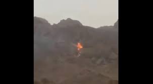 وتداول ناشطون على مواقع التواصل الاجتماعي تفاصيل الواقعة فقالوا إن أروى الصانع دخلت في صراع مع زوجها السابق خالد اليافعي لمدة أربع سنوات أمام المحاكم من أجل حضانة الطفل والذي كان مع والده طوال هذه المدة. 46moyyvgevktfm