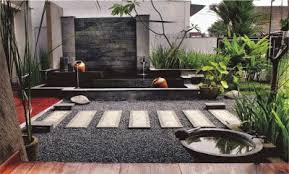 Kolam ikan minimalis untuk koi yang dilengkapi dengan pijakan. Pitulast Taman Kolam Ikan Kolam Ikan Koi Taman Jepang