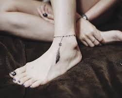 Tatuajes Ultra Delicados Que Te Encantaran Tatuaje Tobillo Mujer Tatuaje De Pulsera Tatuajes Delicados Femeninos Con tatuajes delicados nos referimos a tatuajes que representen o resalten un poco la feminidad, en este caso podrían ser mariposas, estrellas, flores [ leer: tatuajes delicados femeninos