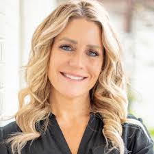 Laura Crouse's Instagram, Twitter & Facebook