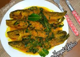Bosan makan lele goreng yang dipenyet dengan sambal biasa? Resep Mangut Lele Daun Kemangi Enak Banget Kreasi Masakan