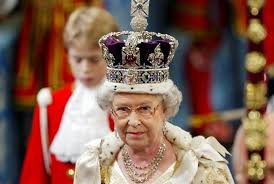 Lukisan ratu elizabeth ii yang menamplkan tato di bagian pundaknya ternyata tidak disukai sang ia membuat lukisan potret ratu elizabeth ii yang rambutnya dicat berwarna biru, tindik di hidung, dan. Ratu Elizabeth Main Instagram Unggahannya Banyak Disukai Republika Online