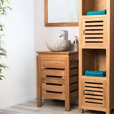 Un meuble salle de bain en bois clair, un lavabo géométrique inspiré des éviers rustiques et un coffre à linge en osier apportent un esprit champêtre à votre salle un éclairage doux mais ciblé touche finale à l'aménagement de la pièce : Meuble Zen Salle De Bain En Teck 50 Cm