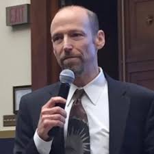 Larry McCracken (@drmac8733)