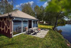 It is located between the cities of tilburg and hilvarenbeek in the south of the netherlands. Vakantiepark Beekse Bergen In Hilvarenbeek Die Besten Angebote