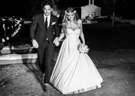 We did not find results for: 18 Nyfika Diashmwn Ellhnidwn Poy Egrapsan Istoria Kai Dyskola 8a 3exastoyn