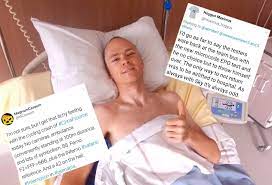 22 después de ingresar en el hospital de mónaco a consecuencia de la grave caída que sufría en el reconocimiento de la contrarreloj del critérium del dauphiné, chris froome ha puesto rumbo a su hogar para seguir su recuperación de las graves lesiones que se produjo después de impactar contra. Conspiracy Theorists Accuse Chris Froome Of Faking His Crash Cycling Today Official