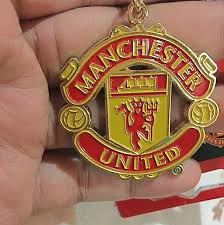 Collection by barry van dyk. Manchester United Fc Crest Key Ring Sports Athletic Sports Clothing On Carousell