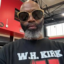 WCW 🥰 Make happiness a priority and be gentle with yourself in the  process. Happy Wednesday 🫶🏾