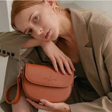 現貨韓國品牌DONKIE 斜背包半月型背包(Clover cross bag) 粗背帶附發票| 蝦皮購物