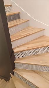 Marche En Bois Et Contremarche Carreau De Ciment Amenagement Escalier Deco Chambre Sous Pente Escaliers Maison