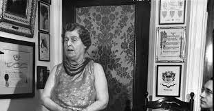 Well, dim the lights, raise the curtain, and enter florence foster jenkins, stage left. Real Florence Foster Jenkins Reviews From The 1930s And 40s Time