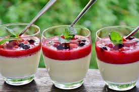 Serve panna cotta in wine glasses, or, unmold panna cotta from ramekins and serve immediately. Apa Itu Panna Cotta Rasa Seperti Puding Pencuci Mulut Dari Itali Kini Kesukaan Ramai Selera Mstar