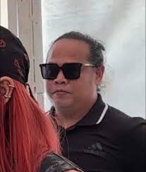 aun hule. o unahan na sa reward sa makakapgturo kung sino tong baklang to.  pm na agad nagpanggap na staff sabay limas ng gamit ng mga ledger dancer  ayin mismo sa nawalan