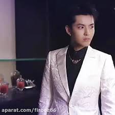 او عضو سابق گروه اکسو و لیدر زیرگروه اکسو. Wu Yifan Kris