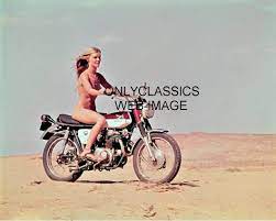Amazon.com: OnlyClassics 1971 VANISHING POINT SEXY ACTRESS GILDA TEXTER ON  HONDA 350 MOTORCYLE 8X10 PHOTO: Photographs