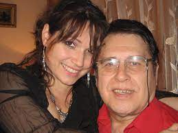 Patricia rădulescu fiica compozitorului marius țeicu și soția actorului focșănean adrian rădulescu a pierdut lupta în fața bolii și a morții. Ce DramÄ TrÄieÈte Marius Èeicu Fiica Lui A Murit De Leucemie Iar Acum Are GrijÄ De NepoÈi Stiri Mondene