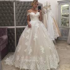 Verkaufe dieses wunderschöne standesamtkleid weil verkaufe mein wunderschönes brautkleid in der farbe creme weiß. Events
