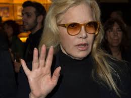 Claude François aurait-il pu ravir Sylvie Vartan à Johnny Hallyday ?  Réponse en demi-teinte de la chanteuse