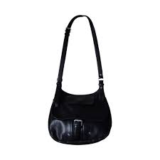 Ils sont aussi parfaits pour garder des documents à plat sans les froisser et leur classicisme s'accorde très bien avec l'univers professionnel : Sac En Bandouliere En Cuir Longchamp Noir Vendu Par Chipcat 1689277
