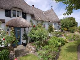 This Picture Perfect Thatched Cottage In Higher Brimley Is Within The Dartmoor National Park And Sleeps Holiday Cottage Devon Cottages Holiday Cottages To Rent