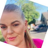 Lisa Steinfeld's Instagram, Twitter & Facebook