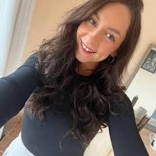 Laura Munn's Instagram, Twitter & Facebook