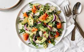 Livrarea salată cu somon afumat și sfeclă coaptă din andersen în chişinău. SalatÄƒ De Rucola Cu Somon Afumat È™i RoÈ™ii Cherry