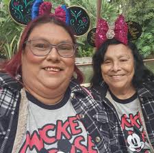 Nail tech in Moreno Valley that can do Christmas nails?