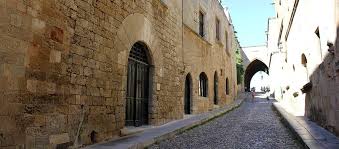 Neben zahlreichen anderen sehenswürdigkeiten ist hier vor allem die altstadt besonders hervorzuheben. Rhodos Entdecken Die 6 Schonsten Ausfluge Mit Dem Auto