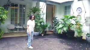 Yuni shara adalah salah satu penyanyi berbakat indonesia yang telah menapaki dunia hiburan selama 32 tahun lamanya. 10 Penampakan Rumah Mewah Yuni Shara Penuh Koleksi Guci Dan Piring Klasik Punya Ruang Makan Yang Nyaman Kapanlagi Com